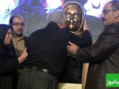 اشک‌های پدر و مادر پروفسور مریم میرزاخانی در مراسم رونمایی از تندیس دخترشان در دانشگاه صنعتی شریف+عکس