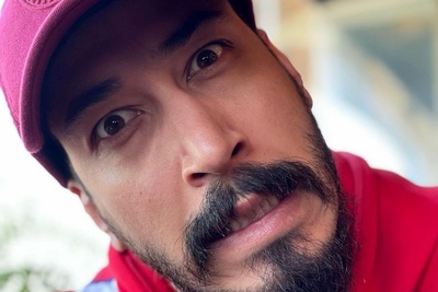 (ویدئو) بهرام افشاری با این روپوش سفید همه را شوکه کرد؛ دکتری که فقط نامش پزشک است!😂