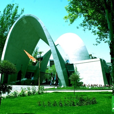 (ویدئو) پاسخ دندان‌شکن دو دانشجوی ایرانی از  کنار آوار بمباران دانشگاه علم و صنعت؛ «ایران را دوباره و قوی‌تر می‌سازیم»