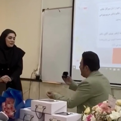 عشق و حلقه در جلسه دفاع؛ خواستگاری استاد از دانشجو به سوژه شبکه‌های اجتماعی تبدیل شد!