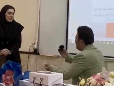 عشق و حلقه در جلسه دفاع؛ خواستگاری استاد از دانشجو به سوژه شبکه‌های اجتماعی تبدیل شد!