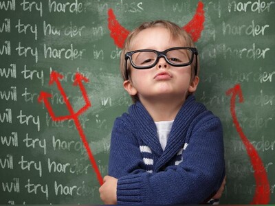 (ویدیو) شیطنت دیدنی گودزیلاهای دهه نودی برای فرار از پرسش درس/ مرگ بر منافق پرنده😁