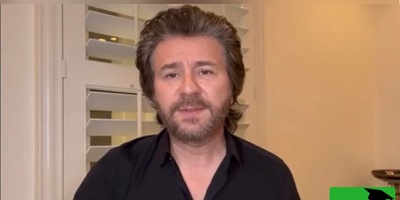 جنجالِ بزرگ در دنیای هنر؛ «قیصر» نقاب از چهره‌ی «منصور» که برای نتانیاهو خواند، برداشت+ویدیو