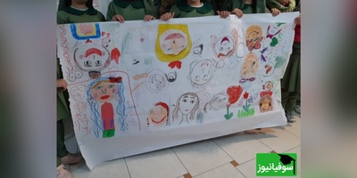 (عکس) حماسه خلاقیت در کلاس درس؛ معلم هرمزگانی مانتویش را با نقاشی بچه‌ها طراحی کرد