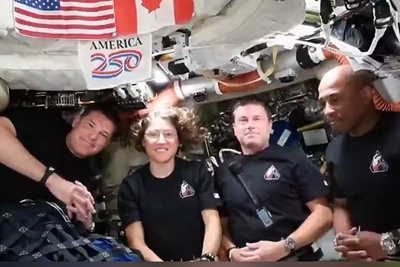 (ویدئو) لحظه‌ احساسی که فضانوردان مأموریت آرتمیس 2 زمین را از پنجره فضاپیما دیدند!