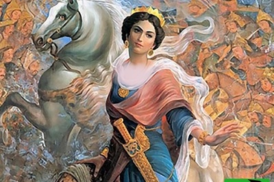 ویدیو دیدنی سردیس فیروزه‌ای آتوسا؛ شهبانوی هخامنشی و دختر کوروش کبیر در نزدیکی تخت‌جمشید