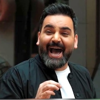 (ویدئو) وقتی پسر نخبه احسان علیخانی را در انگلیسی به التماس انداخت! 😂 نسل زد واقعاً همه‌چیز را تغییر می‌دهد