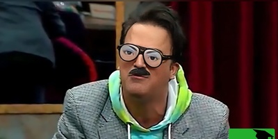 (ویدیو) خندهدارترین سکانس جوکر وقتی حامد آهنگی با نقش استاد زبان خارجی  سالن رو منفجر کرد/ همه تکیدن از خنده! 😂