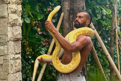 مستند حیات وحش دلهره آور با رامین رضائیان، ستاره درخشان تیم فوتبال: با چه دل و جرئتی رفت تو قفس ببر؟!