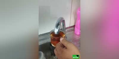 خلاقیت خنده‌دار پدر تبریزی در بحران کم آبی حماسه ساز شد/ وقتی شیر آب تبریز هم باشی عاشق چایی هستی😂