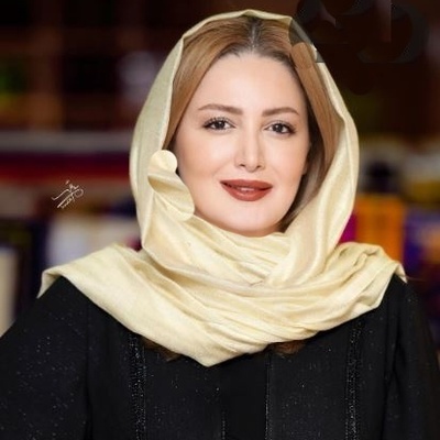 نگاهی به استایل خاص شیلا خداداد در جشن امضای کتابش؛ عبایی مشکی با بیش از 3000 سنگ کریستالی که اشعار مولانا روی آن نوشته شده+ویدیو/ مثل همیشه شیک و منحصربفرد