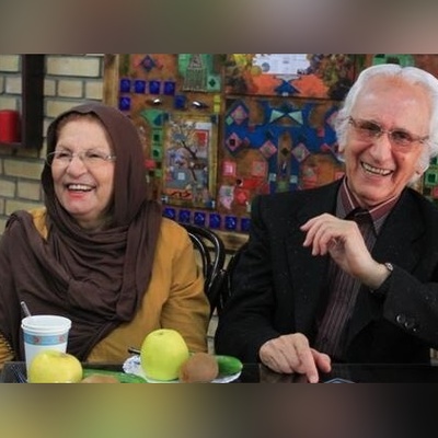 نگاهی به چیدمان شیک و سنتی منزل استاد «امین‌الله رشیدی» خالق شاهکار "افسانه" مزین شده با کتابخانه‌ای پر از کتاب به همراه "اتاق موسیقی"+ تصاویر