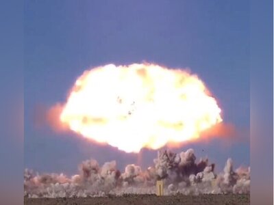 (ویدئو) خسارت وحشتناکی که یک بمب قبل از برخورد به زمین ایجاد می‌کند