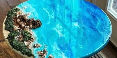 مرد خوش‌ذوق و خلاقیت تحسین‌برانگیزش؛ میز رزین رویایی مثل ساحل!