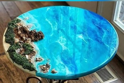 مرد خوش‌ذوق و خلاقیت تحسین‌برانگیزش؛ میز رزین رویایی مثل ساحل!