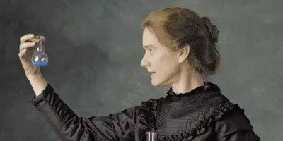 ویدئو| سفر در زمان، پشت پرده بی‌نظیر از لحظه اهدای مدال طلای مادام کوری که در تاریخ جاودانه شد