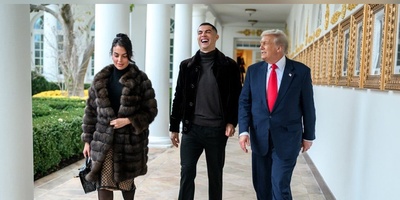 رقص محلی رونالدو در کنار ترامپ و بن سلمان وسط کاخ سفید با عصا / وقتی سیاسیون وارد فاز شوخی می‌شوند