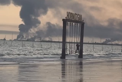 تاب‌بازی در میان دود و آتش در بندرعباس/ شیربچه های ایران نماد شجاعت در دل جنگ+فیلم