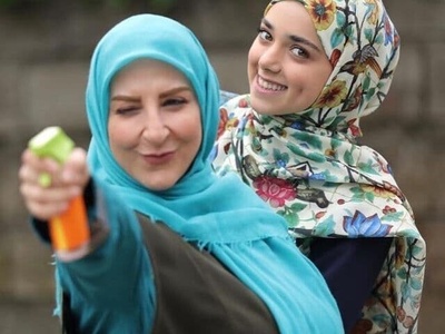 ویدیو | آخر سر بیچاره مرجانه گلچین از دست این دانشجوها سکته می‌کنه! / دانشجو نیستی اگه از این حرکت‌ها نزده باشی😂