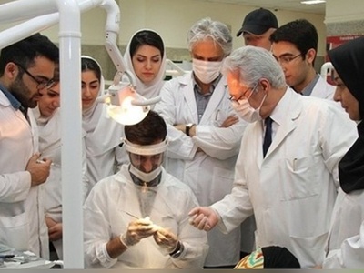 وزیر بهداشت مژده داد: حقوق دانشجویان پزشکی از شهریور 30٪ بیشتر می‌شود