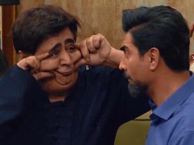 (ویدئو) نوازندگی گیتار هنرمندانه «محمدرضا علیمردانی» در جوکر/ استعداد خاص و نشکفته «رضا شفیعی‌جم» در خوانندگی/ لامصب انگار صورتش خمیره😂