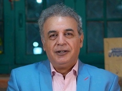 (ویدیو) عاشقنه‌ترین شعرخوانی رشید کاکاوند از عبدالرحمان جامی: گفتی بگوی عاشق و بیمار کیستی؟/ من عاشقِ توام، تو بگو یار کیستی؟