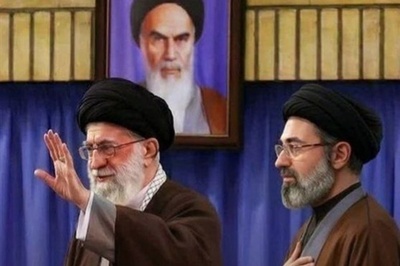 کودکی 12 ساله آیت‌الله سیدمجتبی خامنه‌ای در کنار رهبر شهید انقلاب + تصاویر نایاب از سربازی‌اش در جنگ دفاع مقدس