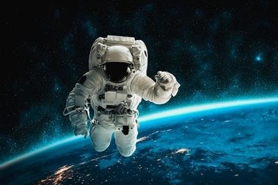 اگر فضانوردی در فضا یا روی ماه بمیرد جسدش چه سرنوشتی خواهد داشت؟/ آیا در خلاء فضا حفظ می‌شود یا به سرعت تجزیه می‌گردد؟