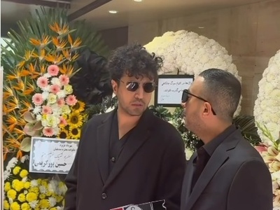 مراسم ختم پدر مهرداد صدیقیان؛ از حضور برادران کیایی، بهرنگ علوی، سمیرا حسن‌پور و... تا پر شدن سالن با تاج‌ گلهای اعیانی و فوق لاکچری +ویدیو