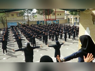 ویدیو/ خاطرات فرار از صف مدرسه با مخفی شدن در کلاس/ حالا این کلاس کمد داشت ناظم ندید، بقیه بگن کجا مخفی می‌شدین؟