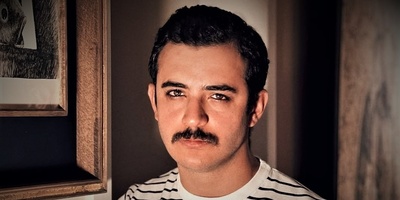 (ویدئو) داستان یک اعتراف ناگهانی؛ علی شادمان وسط درس طاقت نیاورد و عشقش را لو داد، واکنش معلم دیدنیه! 🤭🔥