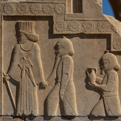 (ویدئو) جلوه‌ای از ایمان در دل تاریخ ایران؛ بنایی با 30 ذکر از نام خدا