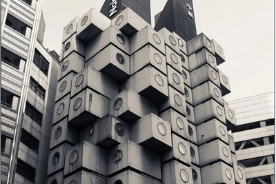 نگاهی به زندگی عجیب در قوطی‌های 10 متری! ساختمانی که زمان در آن متوقف شده