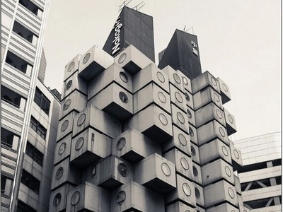 نگاهی به زندگی عجیب در قوطی‌های 10 متری! ساختمانی که زمان در آن متوقف شده