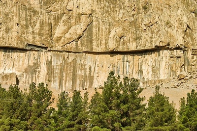 (ویدئو) راز دیواره غول‌پیکر باستانی در استان کرمانشاه