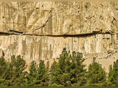 (ویدئو) راز دیواره غول‌پیکر باستانی در استان کرمانشاه