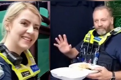 (فیلم) پلیس استرالیایی مهمان هیئت مذهبی شد/ واکنش جالبشان به نذری دیدنی است!