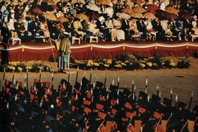 (عکس) روایت شکوه و تجمل جشن‌های 2500 ساله در مهر 1350؛ از چادرهای تخت جمشید تا مراسم تاریخی ایران