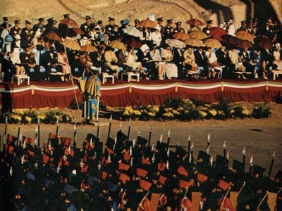 (عکس) روایت شکوه و تجمل جشن‌های 2500 ساله در مهر 1350؛ از چادرهای تخت جمشید تا مراسم تاریخی ایران