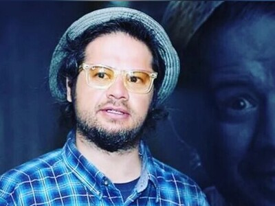 ویدیوی دیده نشده از خبر مرگ سیروس گرجستانی به مادرش توسط علی صادقی / این سکانس سم از «متمهم گریخت» رو از دست ندید/ فقط ضریب هوشی بی‌بی