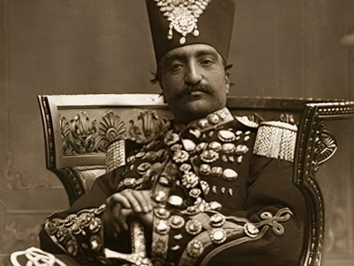 رونمایی از اولین عکس سلفی تاریخ ایران (بلکه جهان) که از آلبوم ناصرالدین شاه قاجاری لو رفته است؛ مود آقا یه چیز دیگه‌ست...