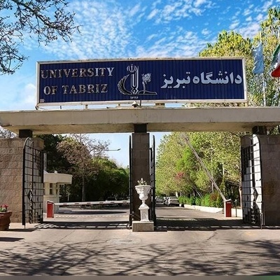 تجمع پرشور دانشجویان دانشگاه تبریز در 13 آبان؛ پیام معنادار استاد حوزه در تجمع: «افشای لانه جاسوسی، نه تسخیر سفارت!»