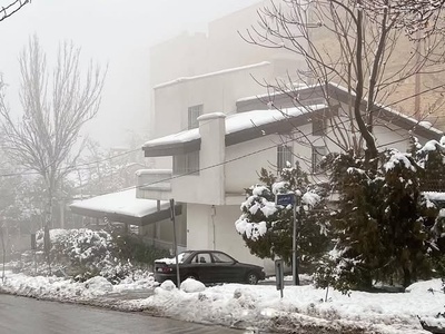 از عمارت‌های قدیمی تا برج‌های مدرن؛ شگفتی معماری ولنجک در برف + عکس