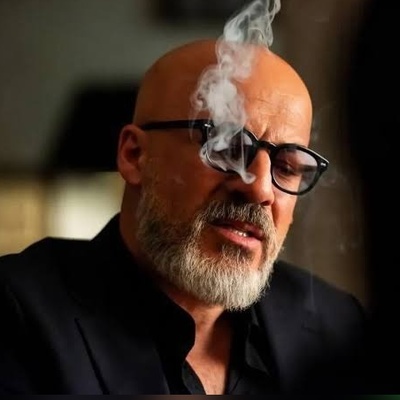 وداعی پر از اشک و بغض؛ حال امیر آقایی در تشییع اکبر عبدی همه را متاثر کرد+عکس