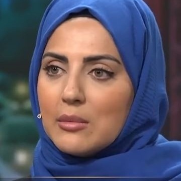 اشک های هلیا امامی برای دانش آموزان شهید: از شدت گریه برای بچه های میناب چشمم باز نمی شد سر فوت پدرم انقدر گریه نکردم!