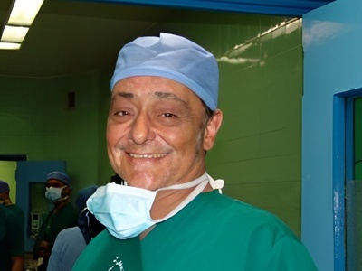 ویدیو| نگاهی به زندگی دکتر کیوان مزدا؛ جراحی که علم و انسانیت را با هم آشتی داد/ دیدی تنها آرزوش چیه؟