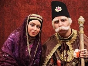 سکانس برتر؛ «قهوه تلخ» / ویدیوی دیده نشده از حضور سیامک انصاری در تالار همایونی؛ تدریس ادبیات به سران قاجار در عصر طنز و تاریخ!