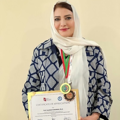 (ویدئو) مدال طلای یونسکو بر گردن بانوی تبریزی؛ اختراع فرشته نجات ایرانی که آینده درمان سرطان در جهان را تغییر داد!