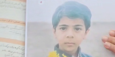 (ویدئو) دفتر مشق «سردار بی‌سر»؛ جمله تکان‌دهنده و آرزوی عجیب یک دانش‌آموز شهید که مادرش با بغض خواند قلب میلیون‌ها نفر را تحت تأثیر قرار داد