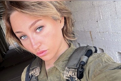 (عکس) سلفی بحث‌برانگیز سرباز اسرائیلی در محوطه دانشگاه الازهر غزه/ تصویری که خشم کاربران را برانگیخت